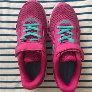 New, Pink saucony sneakers